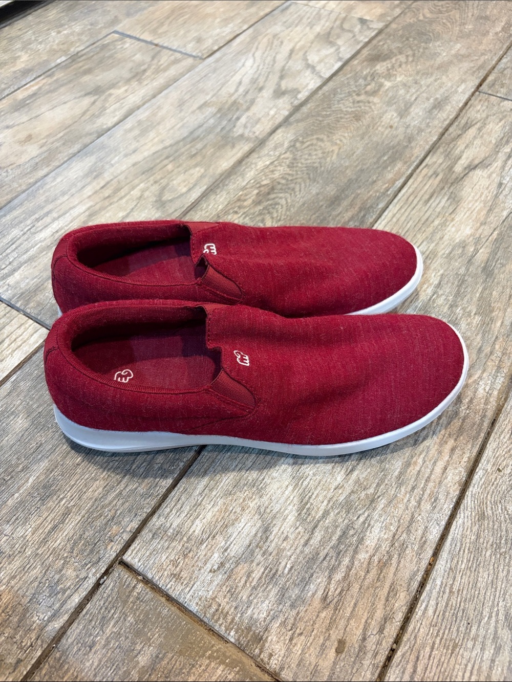 Merinos red slip on sneakers Women’s size 9